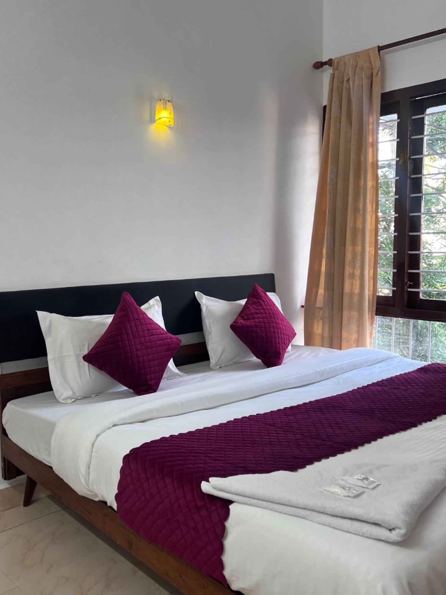 Hotel Sunday - Townhouse Club Airport Trivandrum Thiruvananthapuram Exterior foto
