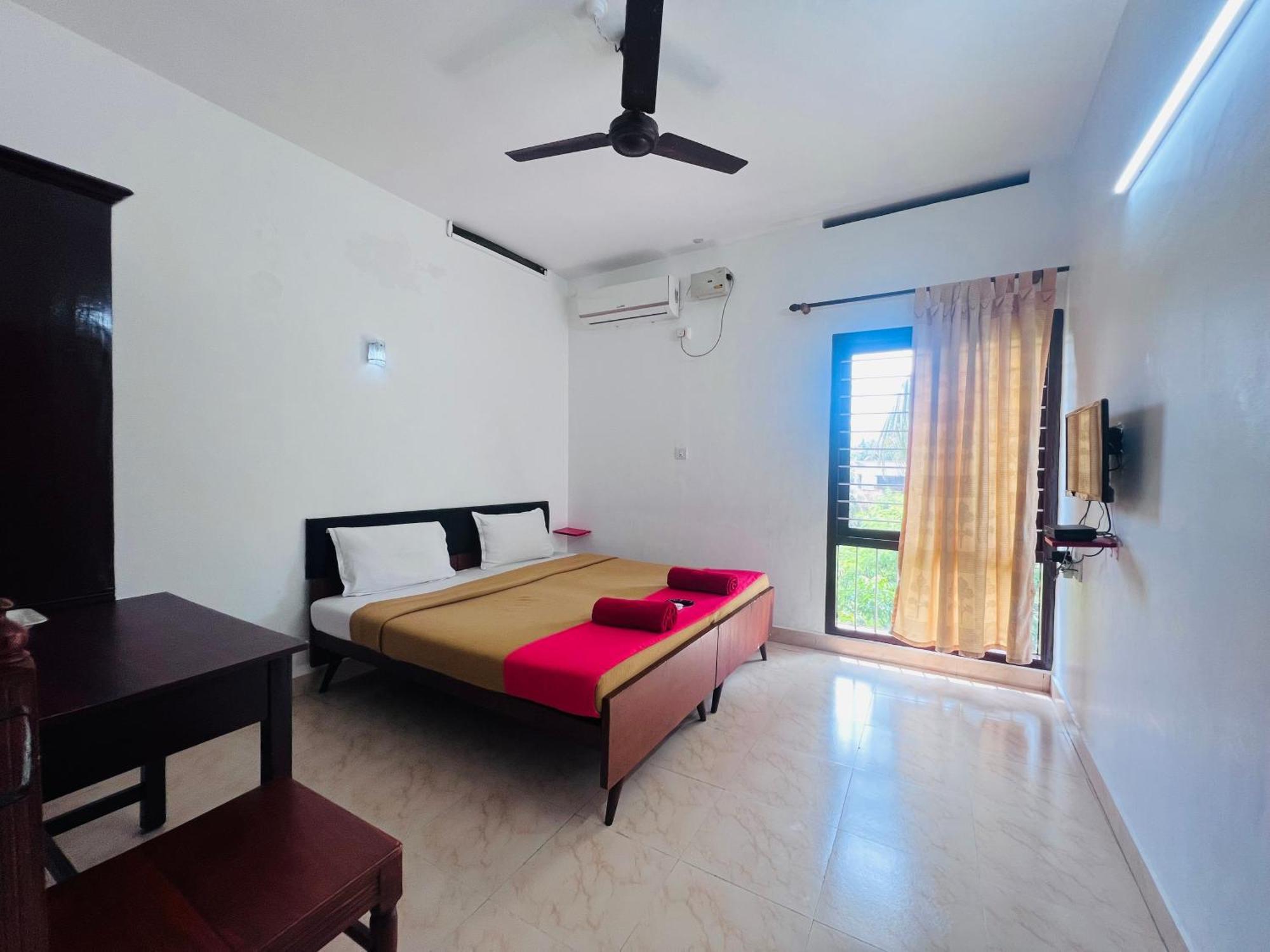 Hotel Sunday - Townhouse Club Airport Trivandrum Thiruvananthapuram Exterior foto
